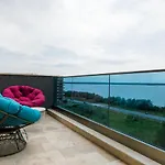 North Club Ii