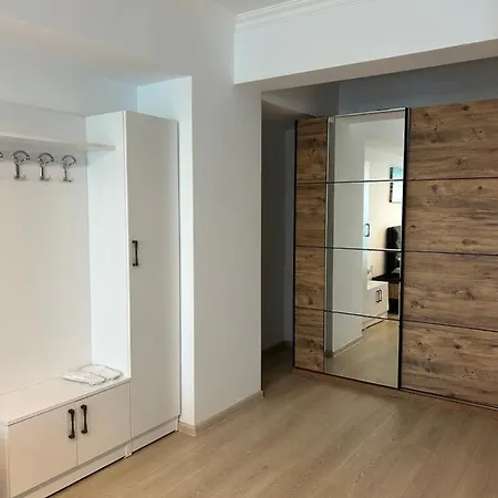 North Club Ii